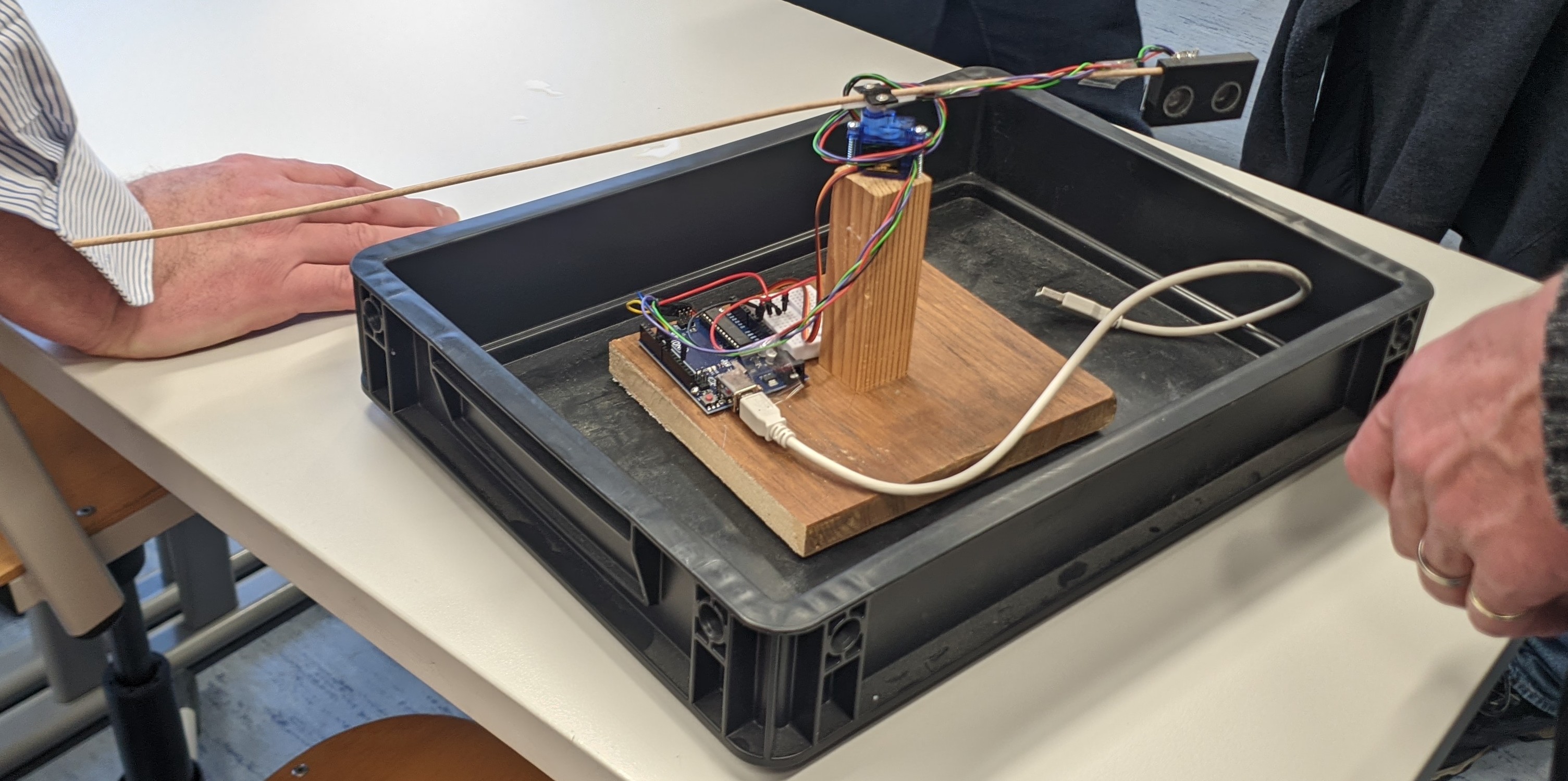 Abstandsregelung mit 360°-Servo